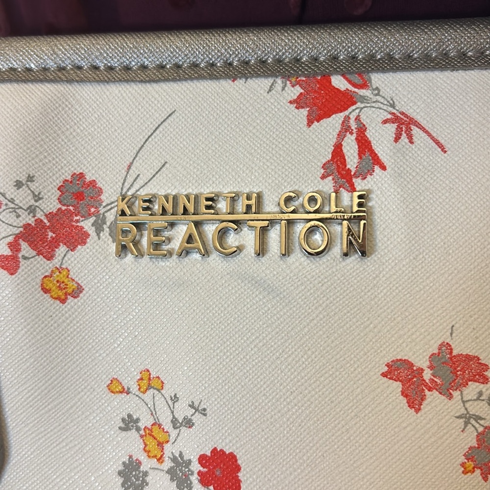 Kenneth Cole Reaction White and Silver Tote Bag with Sophisticated Design - Picture 2 of 7